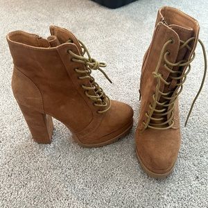 Chunky tan boots